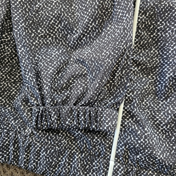 T by Talbots Windbreaker Hoodie Jacket Women M Full Zip BlackWhite   Lightweight - Picture 13 of 14